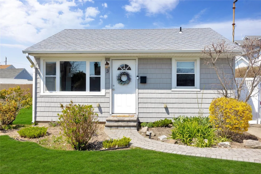 Unit for sale at 3 Kent Place, Babylon, NY 11701