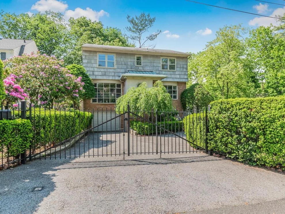 Unit for sale at 1 Kingston Avenue, Yonkers, NY 10701