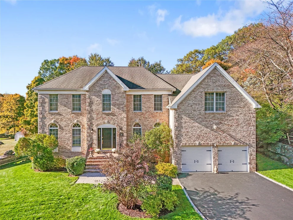 Unit for sale at 14 Red Oak Lane, Cortlandt, NY 10567