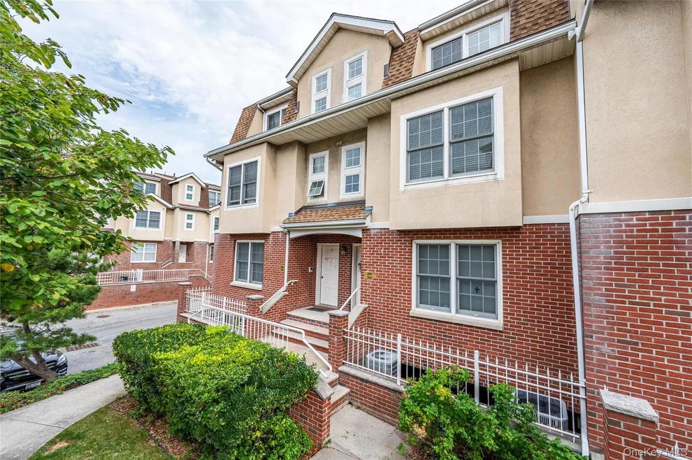 Unit for sale at 1 Patricia Lane, New York, NY 10465