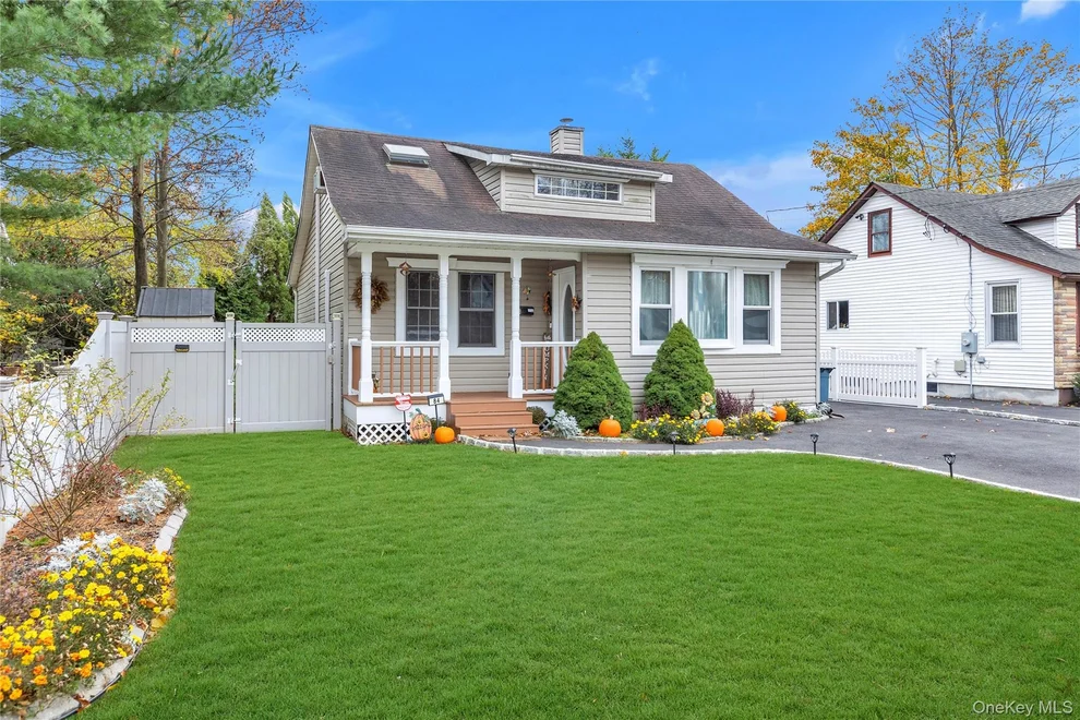 Unit for sale at 84 Cedar Street, Islip, NY 11751