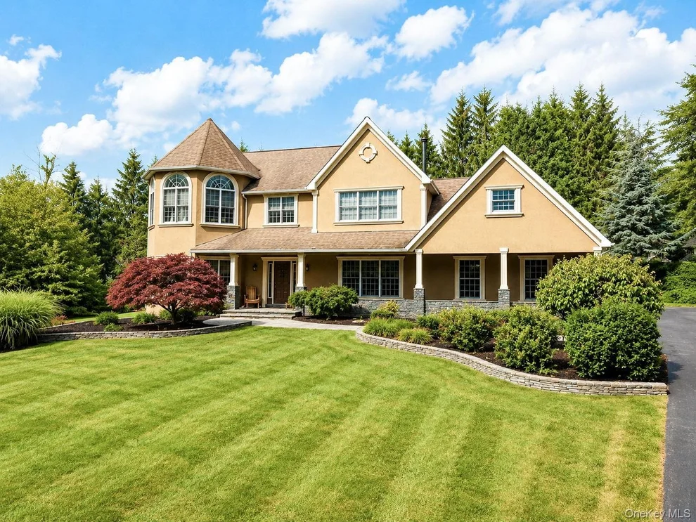 Unit for sale at 10 Sutherland Drive, Woodbury, NY 10930