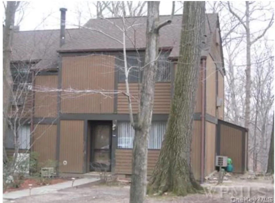Unit for sale at 114 Round Hill Road, Greenburgh, NY 10522