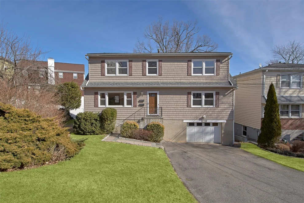 Unit for sale at 9 Walnut Lane, Harrison, NY 10528