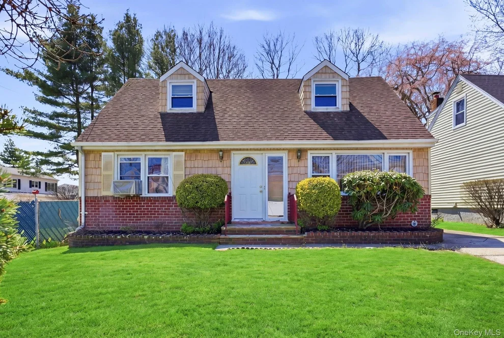 Unit for sale at 70 Deepdale Drive, Huntington, NY 11746