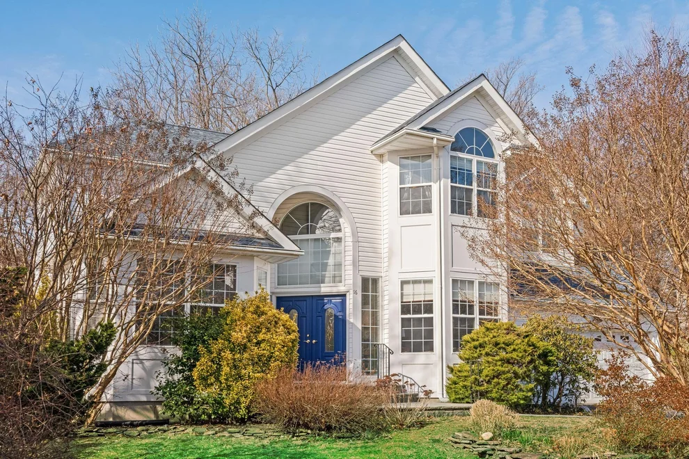 Unit for sale at 16 Carlyle Drive, Glen Cove, NY 11542