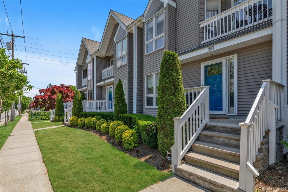 Unit for sale at 150 I U Willets Road, North Hempstead, NY 11507