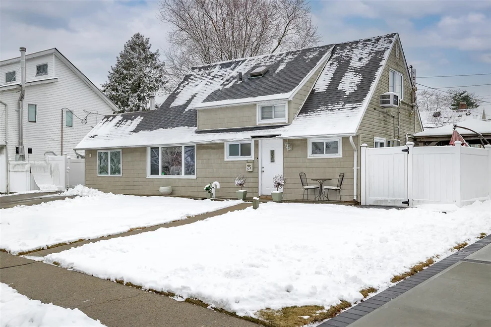 Unit for sale at 228 Water Lane S, Hempstead, NY 11793