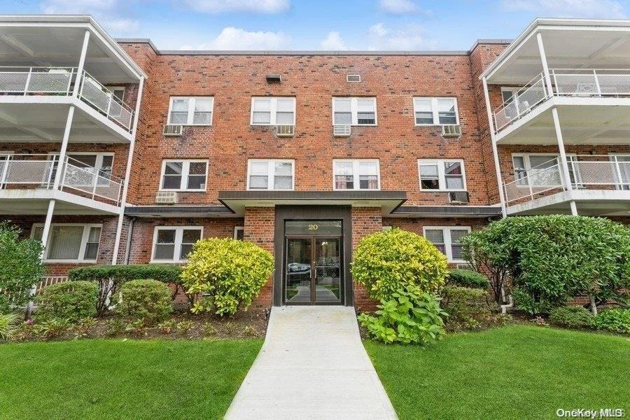 Unit for sale at 20 Hillpark Avenue, North Hempstead, NY 11021