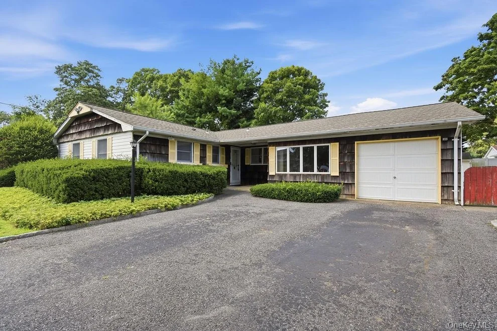 Unit for sale at 6 Budenos Drive, Islip, NY 11782