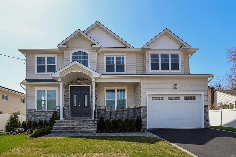 Unit for sale at 232 Grant Street, Oyster Bay, NY 11762