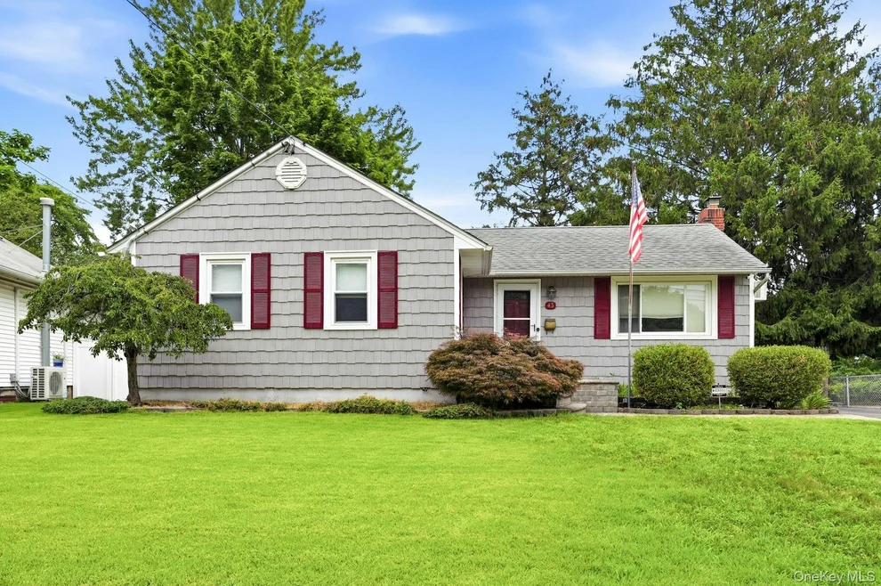 Unit for sale at 43 Tappan Avenue, Babylon, NY 11702