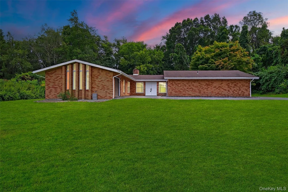 Unit for sale at 7 Penny Lane, Marlboro, NY 12542
