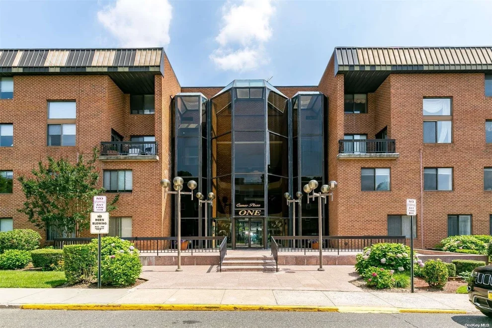 Unit for sale at 1 Ipswich, North Hempstead, NY 11021