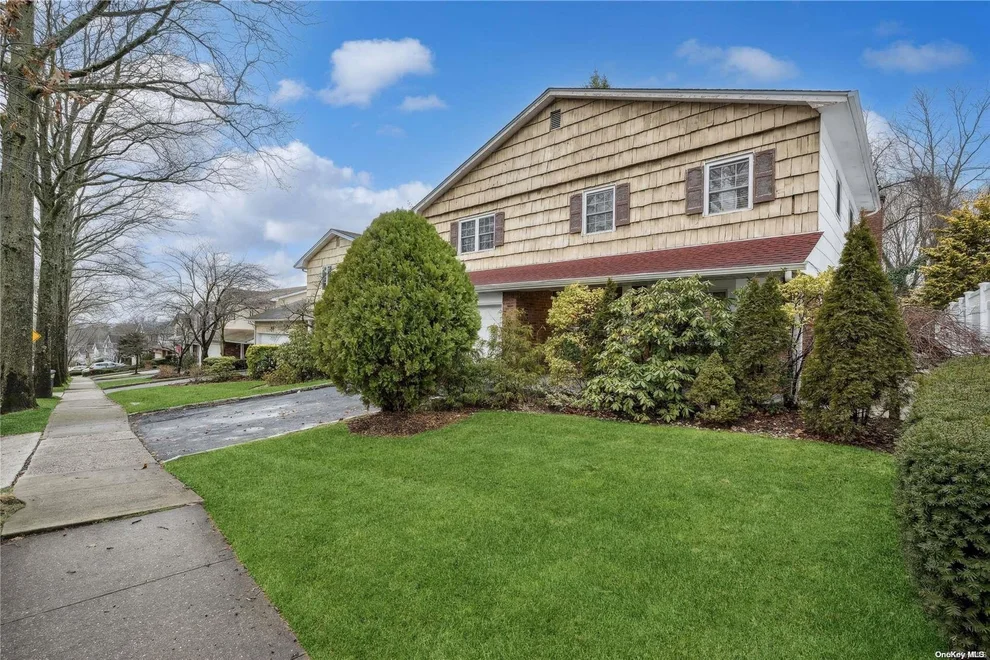 Unit for sale at 85 Radcliff Avenue, North Hempstead, NY 11050
