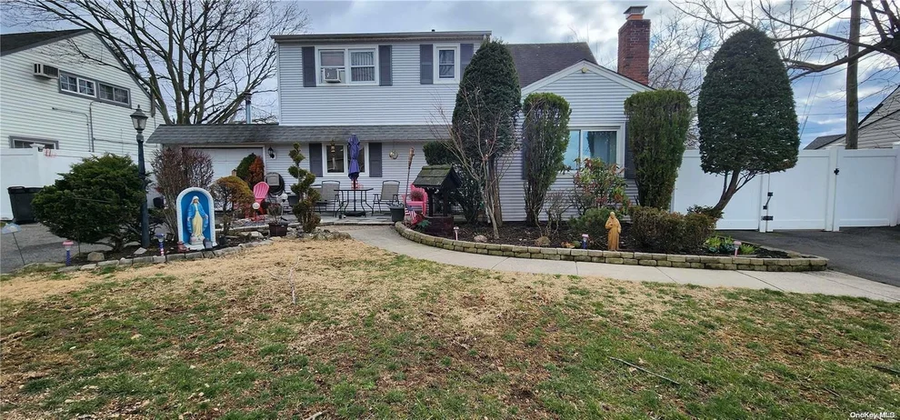 Unit for sale at 16 Red Maple Drive N, Hempstead, NY 11793