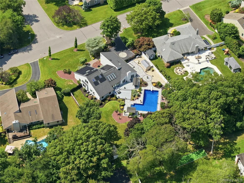 Unit for sale at 31 Deer Run, Islip, NY 11730