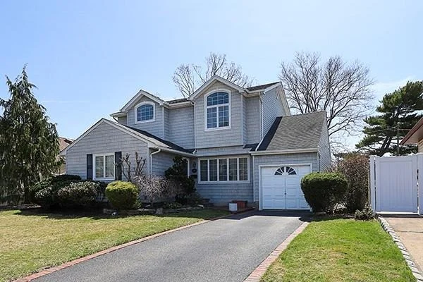 Unit for sale at 3646 Collector Lane, Oyster Bay, NY 11714