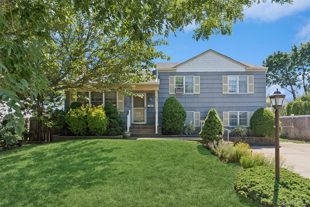 Unit for sale at 602 Syracuse Avenue, Oyster Bay, NY 11758