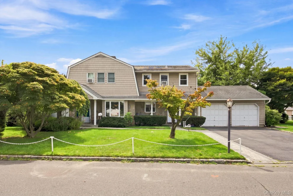 Unit for sale at 5 Conway Court, Glen Cove, NY 11542