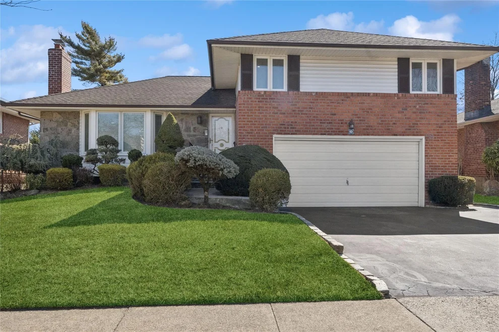 Unit for sale at 19 Bellwood Drive, North Hempstead, NY 11040