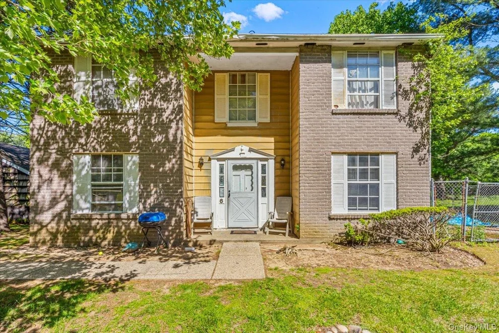 Unit for sale at 6 Petersburg Court, Brookhaven, NY 11727