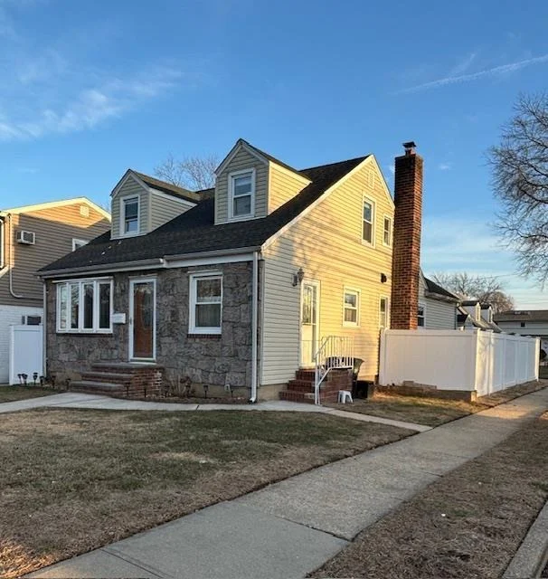 Unit for sale at 249 Rudolf Road, North Hempstead, NY 11501