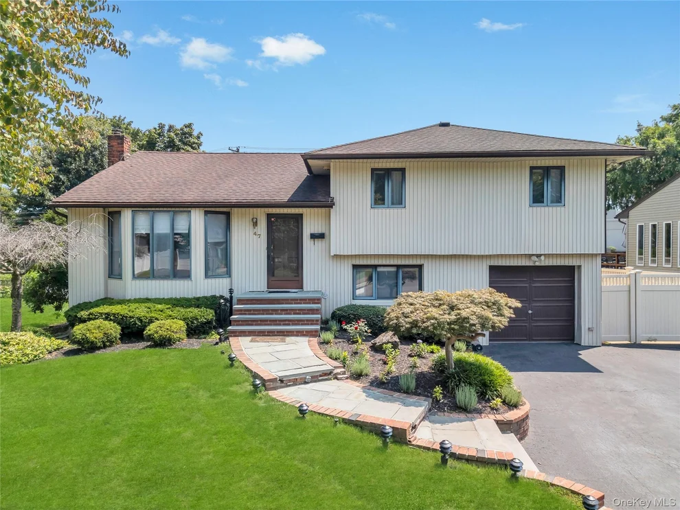 Unit for sale at 47 Country Drive, Oyster Bay, NY 11803