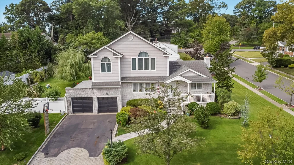 Unit for sale at 2 Hamilton Street, Oyster Bay, NY 11735