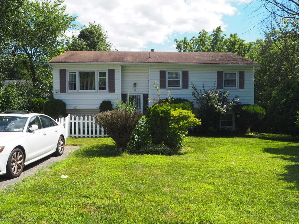 Unit for sale at 6 Wood Street, Clarkstown, NY 10977