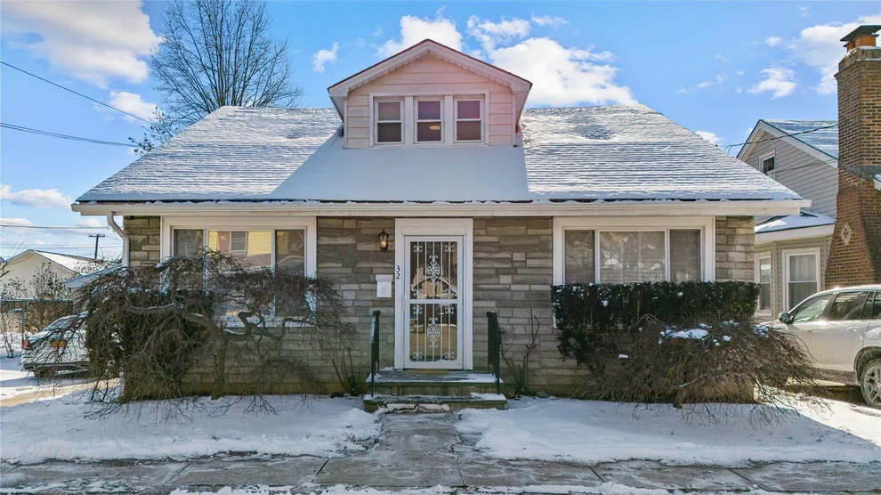 Unit for sale at 32 Wellington Street, Hempstead, NY 11550