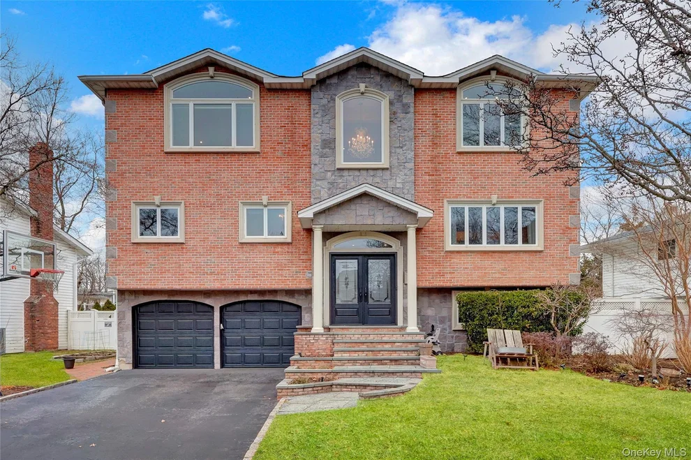 Unit for sale at 11 Fishermans Drive, North Hempstead, NY 11050