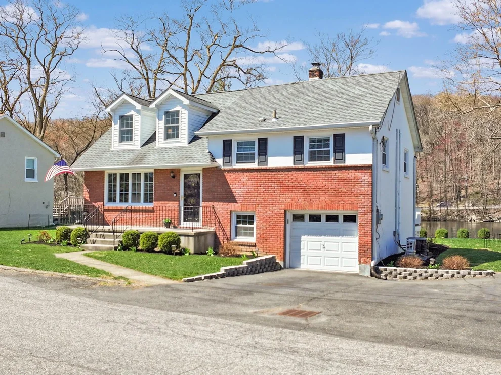 Unit for sale at 21 Pellwood Lake Road, Highlands, NY 10928