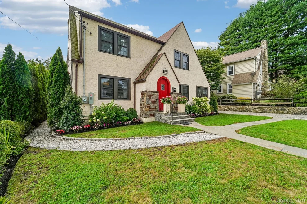 Unit for sale at 7 Parkview Court, White Plains, NY 10603