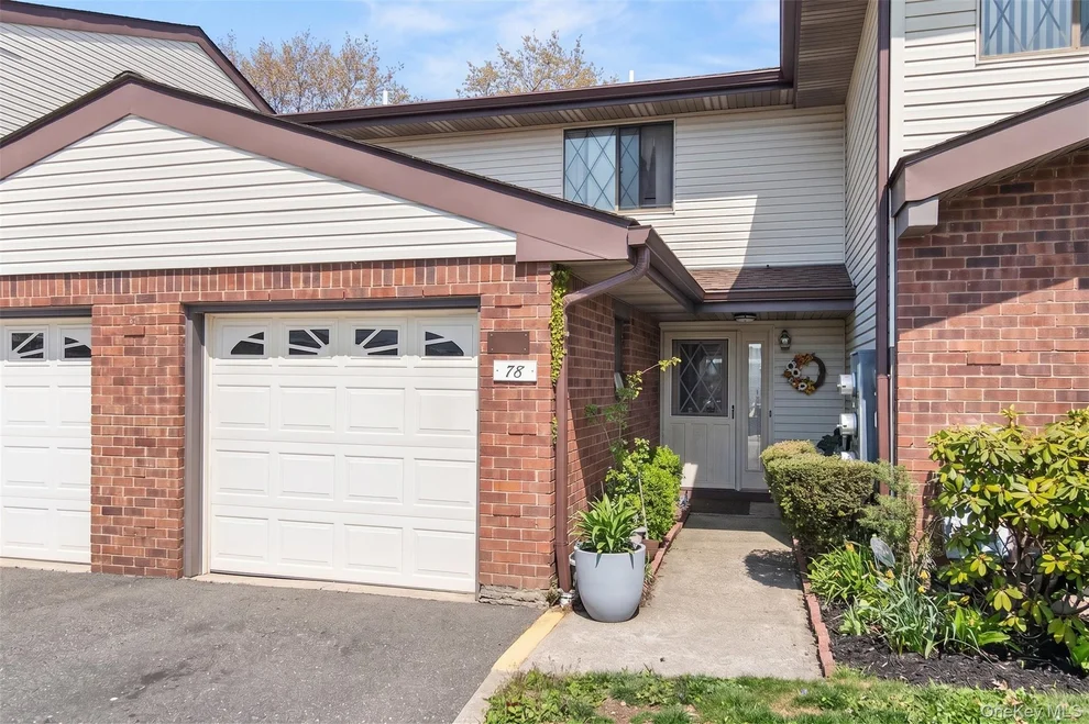 Unit for sale at 78 Cambridge Drive W, Babylon, NY 11726