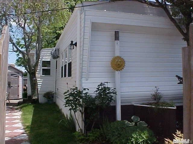 Unit for sale at 150 Main Street, Islip, NY 11751