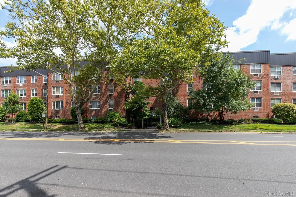 Unit for sale at 185 Middle Neck S, North Hempstead, NY 11021
