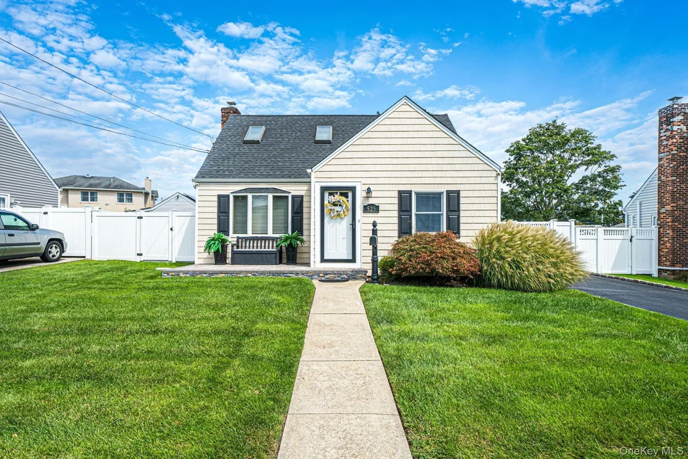Unit for sale at 525 Secatogue Avenue, Babylon, NY 11735
