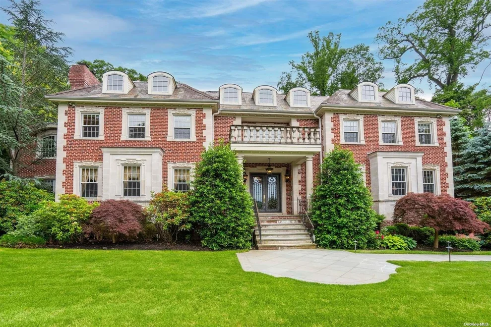 Unit for sale at 88 Walter Lane, North Hempstead, NY 11030