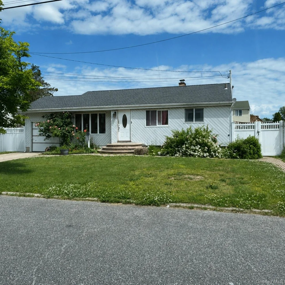 Unit for sale at 11 Franklin Street, Islip, NY 11717