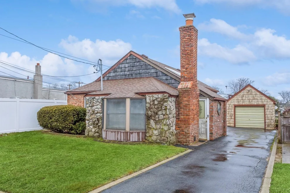 Unit for sale at 2275 Townsend Road, Hempstead, NY 11783
