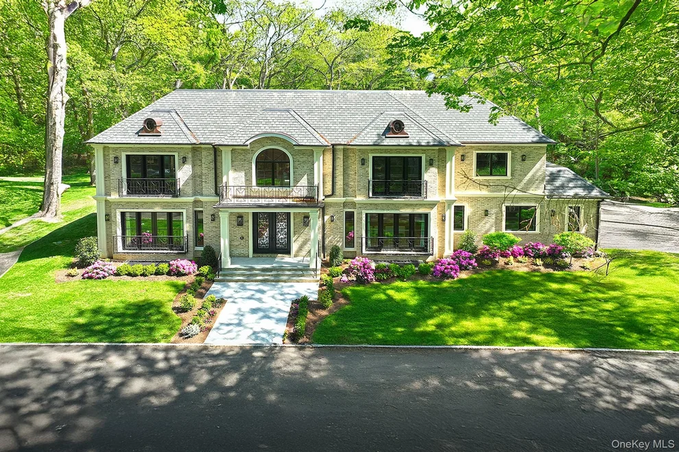 Unit for sale at 20 Knollwood Road, Oyster Bay, NY 11545