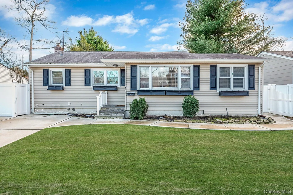 Unit for sale at 792 Frankford Road, West Babylon, NY 11704