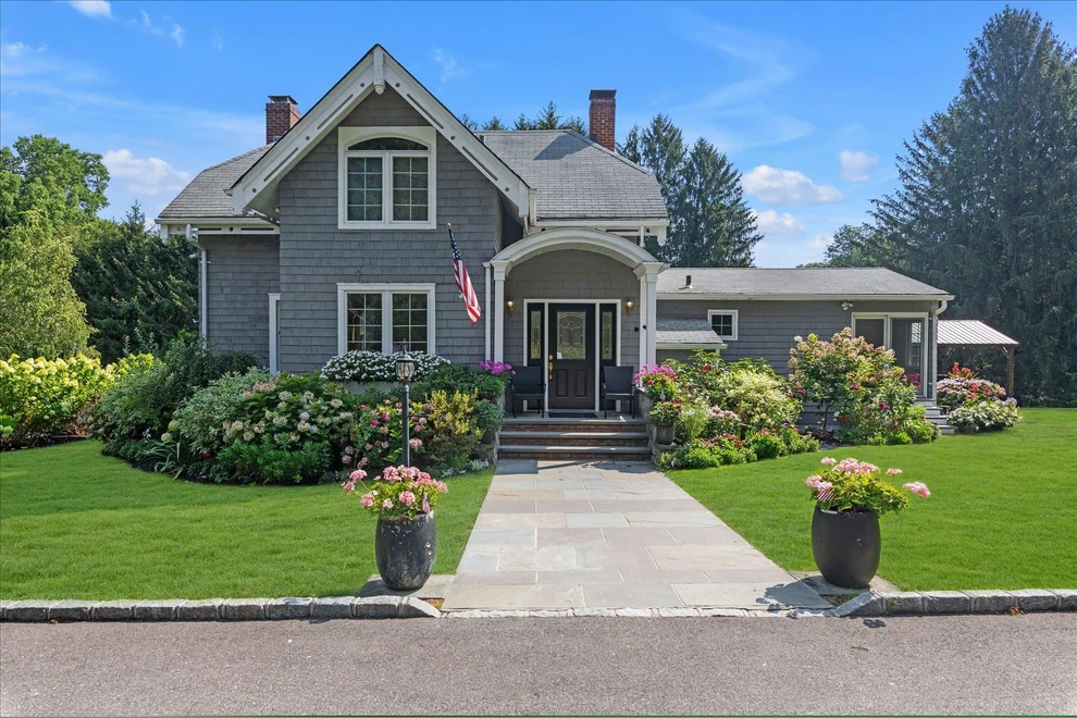 Unit for sale at 79 Cove Road, Oyster Bay, NY 11771