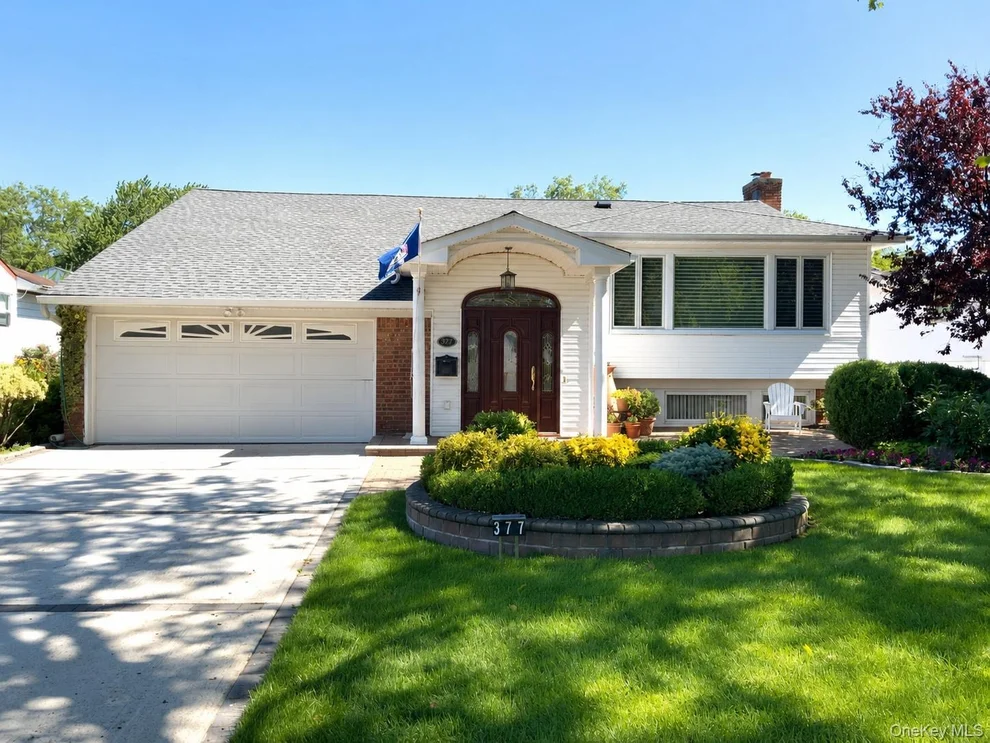 Unit for sale at 377 Old Courthouse Road, North Hempstead, NY 11040
