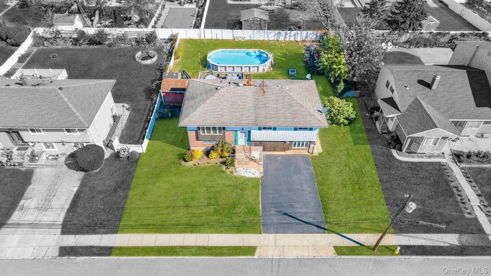 Unit for sale at 23 Toysome Lane, Babylon, NY 11729