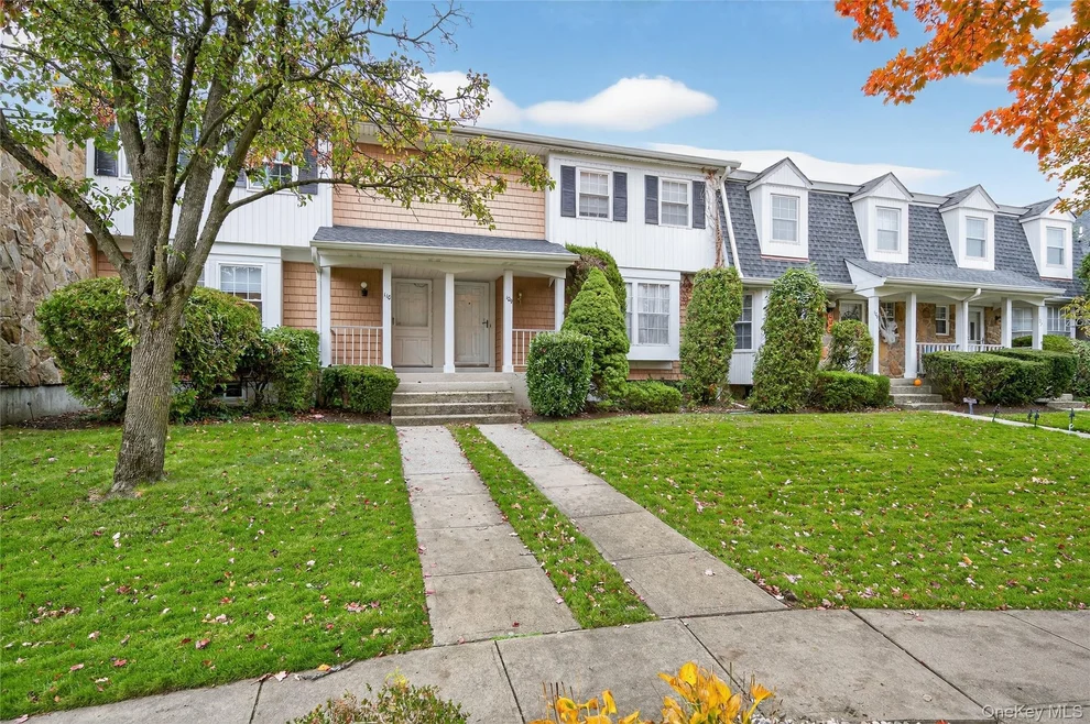 Unit for sale at 109 Glen Way, Oyster Bay, NY 11791