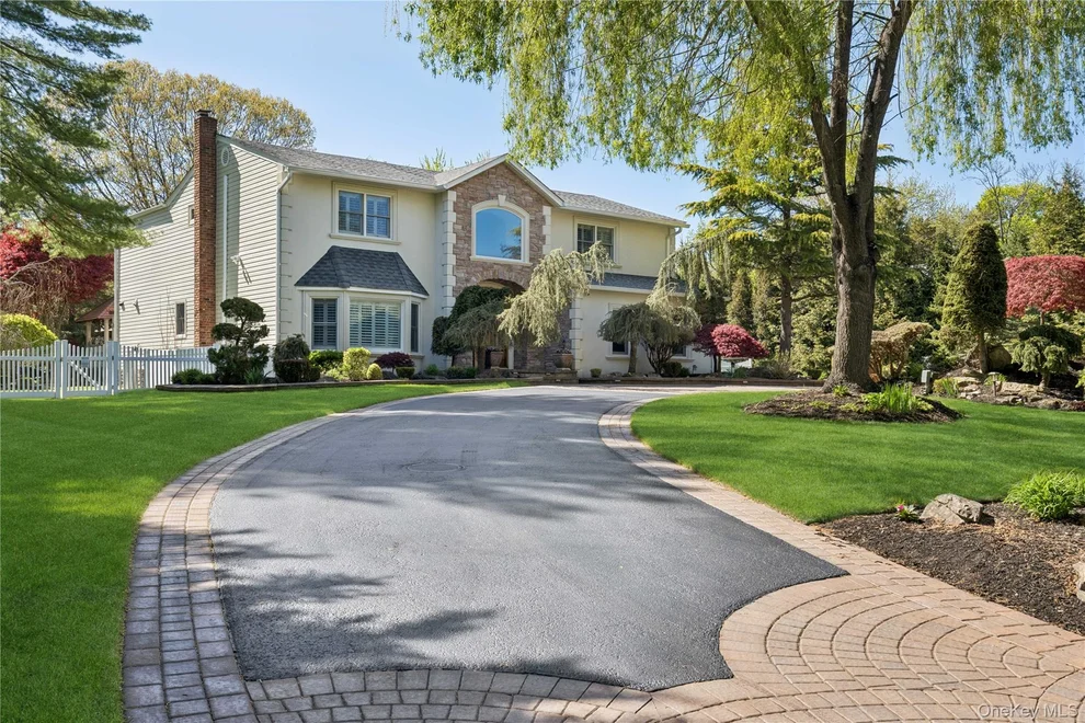Unit for sale at 70 Laurel Court, Oyster Bay, NY 11791