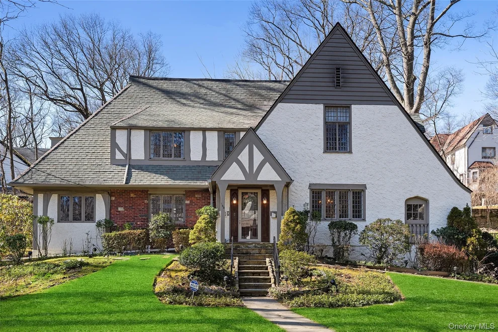 Unit for sale at 103 Aviemore Drive, New Rochelle, NY 10804