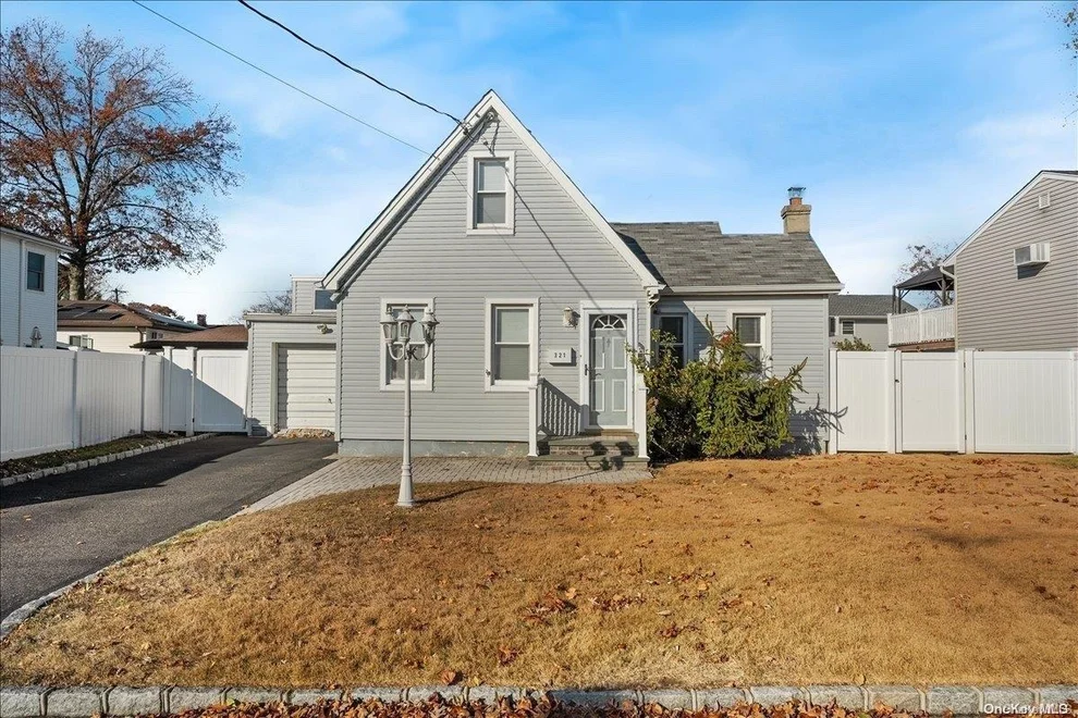 Unit for sale at 321 Columbus Avenue, Babylon, NY 11704